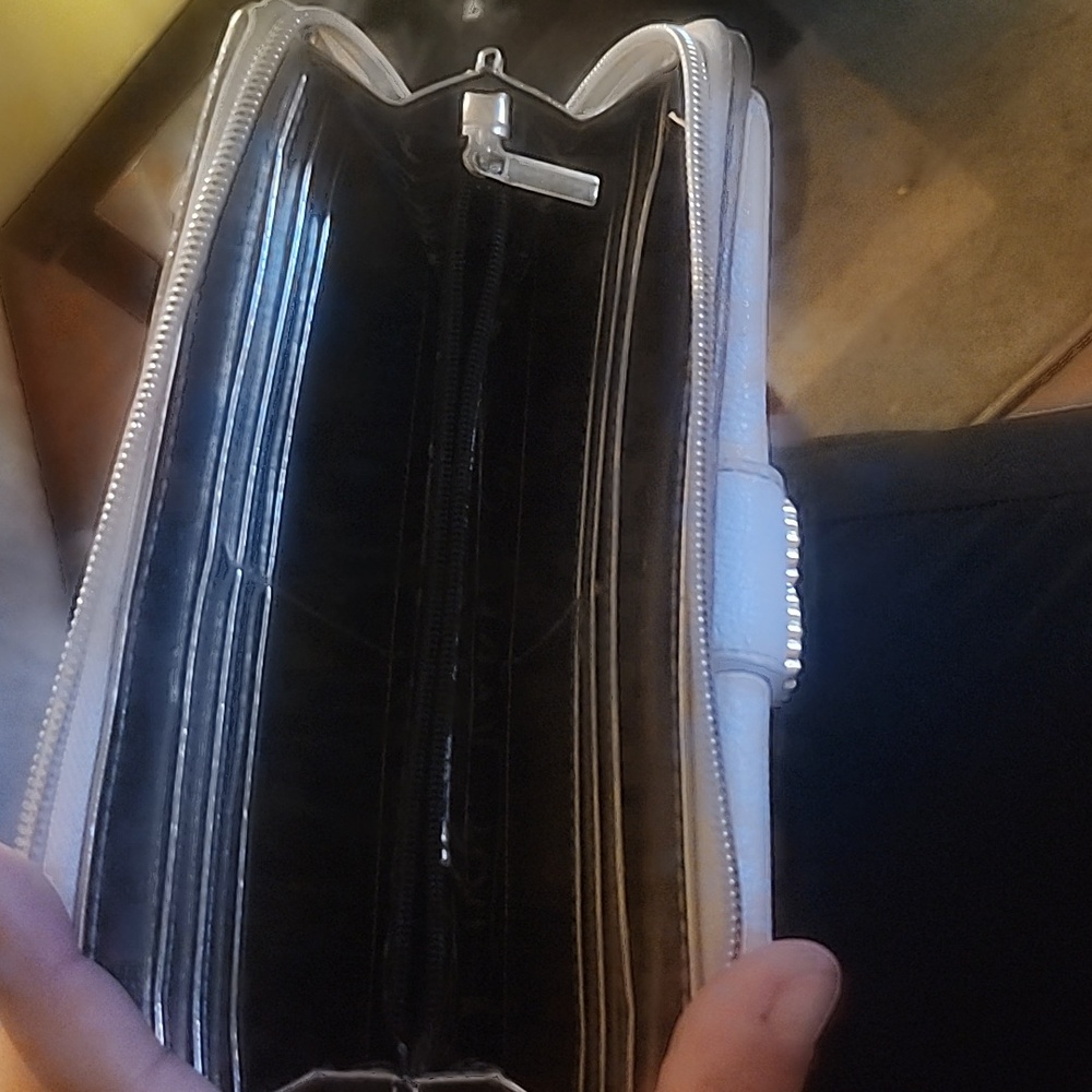 Elegant Cream and Tan Betsey Johnson Wallet - Picture 3 of 6